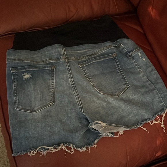 Maternity Jean Shorts- perfect for stylish mamas - Picture 2 of 2